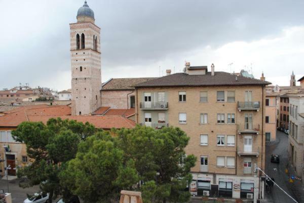 Hotel La Torretta Foligno Exterior foto